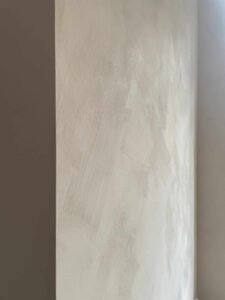 In onze interieur blog vind je jouw wekelijkse interieur inspiratie en tips. Hier vind je informatie over hoe jouw perfecte interieurstijl te definiëren, leer je over woontrends, leer je hoe je huis perfect te stijlen en nemen we je mee in stijlvolle huizen. Zo kan je jouw persoonlijke interieur smaak ontwikkelen maar, krijg je ook meer inzicht in de praktische zaken waar je rekening mee moet houden bij de woning inrichting van je huis. Op zoek naar een professional die jouw helpt om je interieur stijl te definiëren en jouw huis te stijlen? Lees dan meer onder het kopje interieur styling.