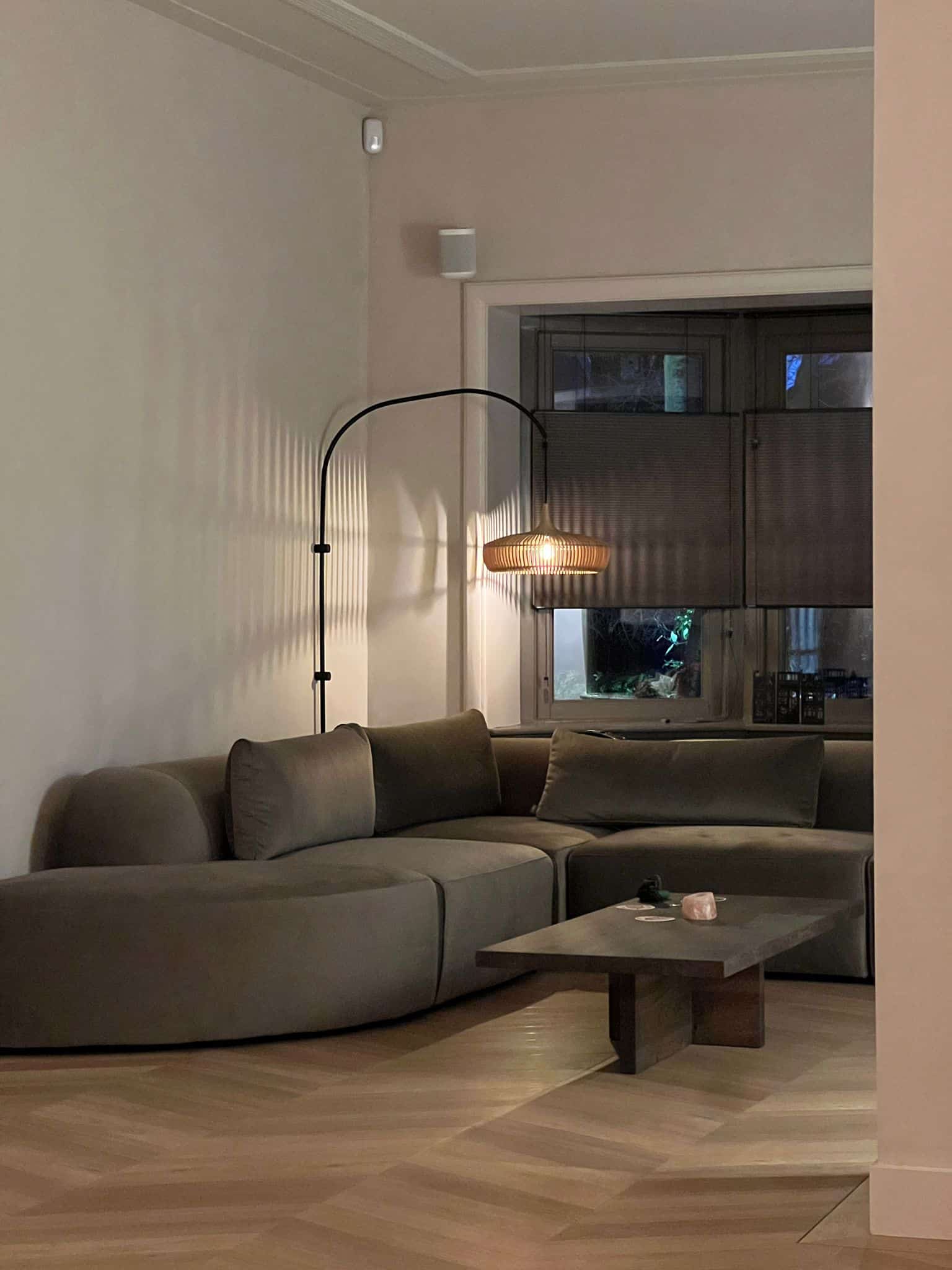 Heb jij hulp nodig bij je interieur styling? Bij House of a stylist doorbreken we trends en creëren we tijdloze ruimtes. Op basis van jouw voorkeuren, eisen aan de ruimtes en gevoel creëren wij samen een spannend en uniek interieur. Heb jij een (nieuw) bedrijfspand of huis en heb je hulp nodig met de styling van je interieur? Wij zijn gespecialiseerd in het maken van een interieur ontwerp in samenwerking met de Architect, tot het afstylen van de accessoires. Dit doen we door materialen, stijlen, kunst en items naadloos op elkaar aan te laten sluiten en een gestructureerde aanpak.